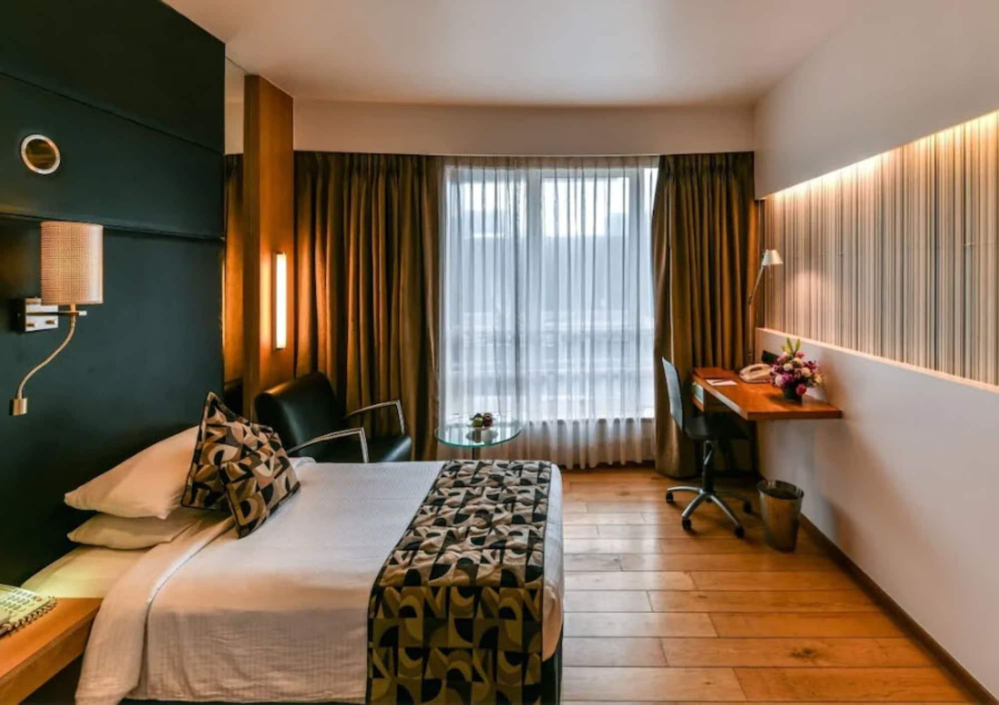 The Regale By Tunga Hotel Мумбай Екстериор снимка