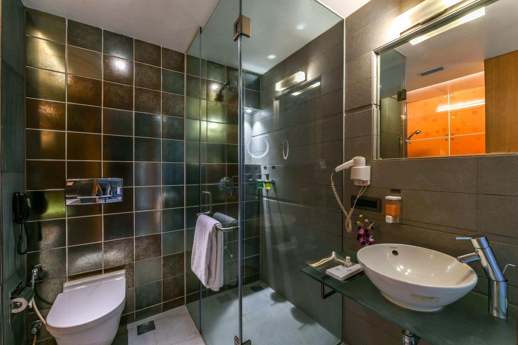 The Regale By Tunga Hotel Мумбай Екстериор снимка
