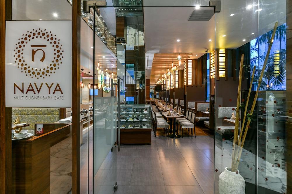 The Regale By Tunga Hotel Мумбай Екстериор снимка