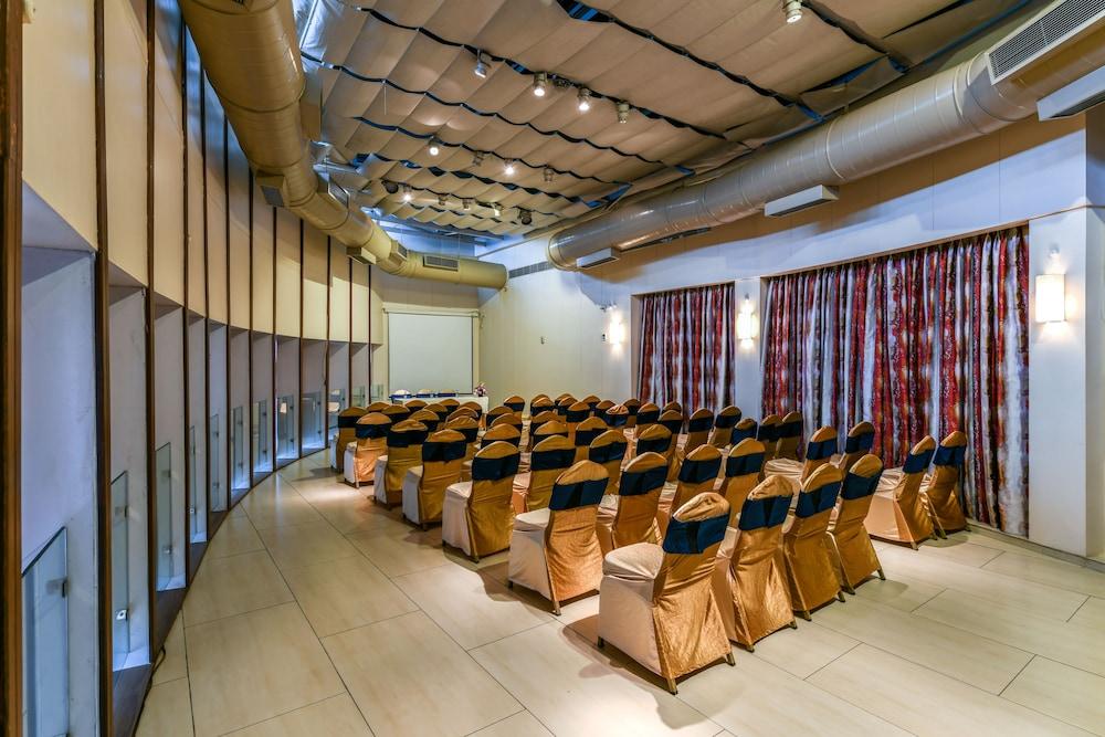 The Regale By Tunga Hotel Мумбай Екстериор снимка
