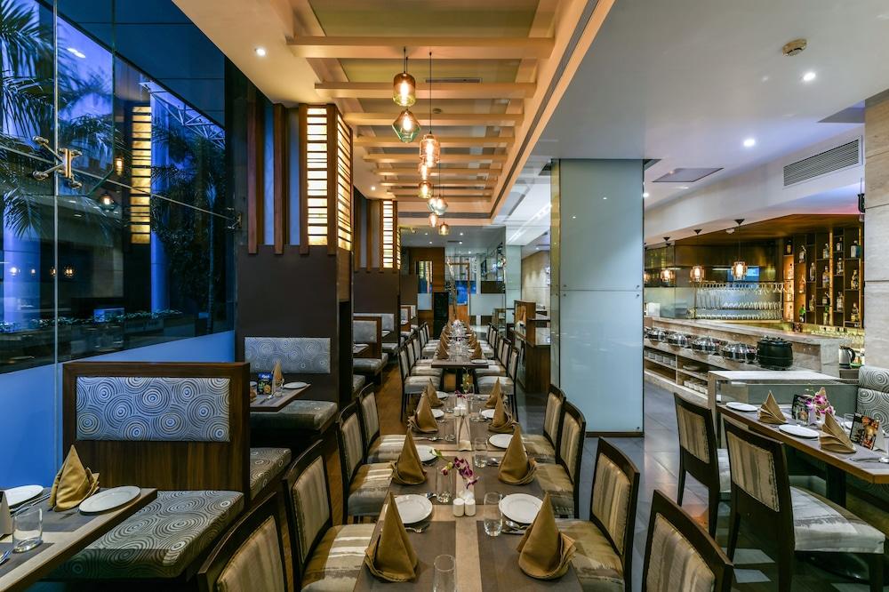 The Regale By Tunga Hotel Мумбай Екстериор снимка