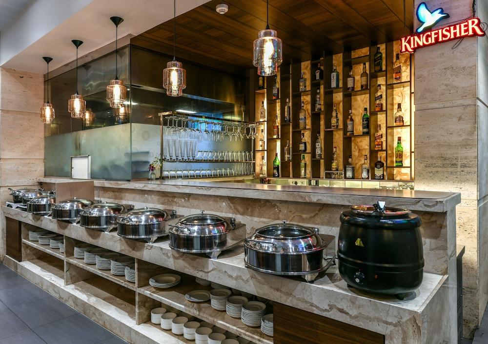 The Regale By Tunga Hotel Мумбай Екстериор снимка