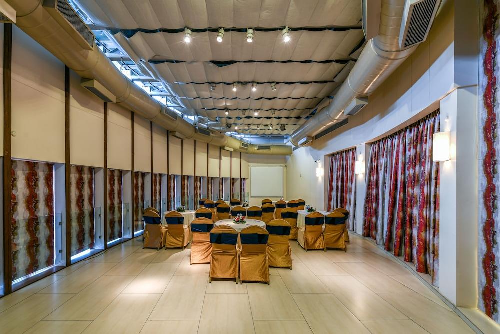 The Regale By Tunga Hotel Мумбай Екстериор снимка