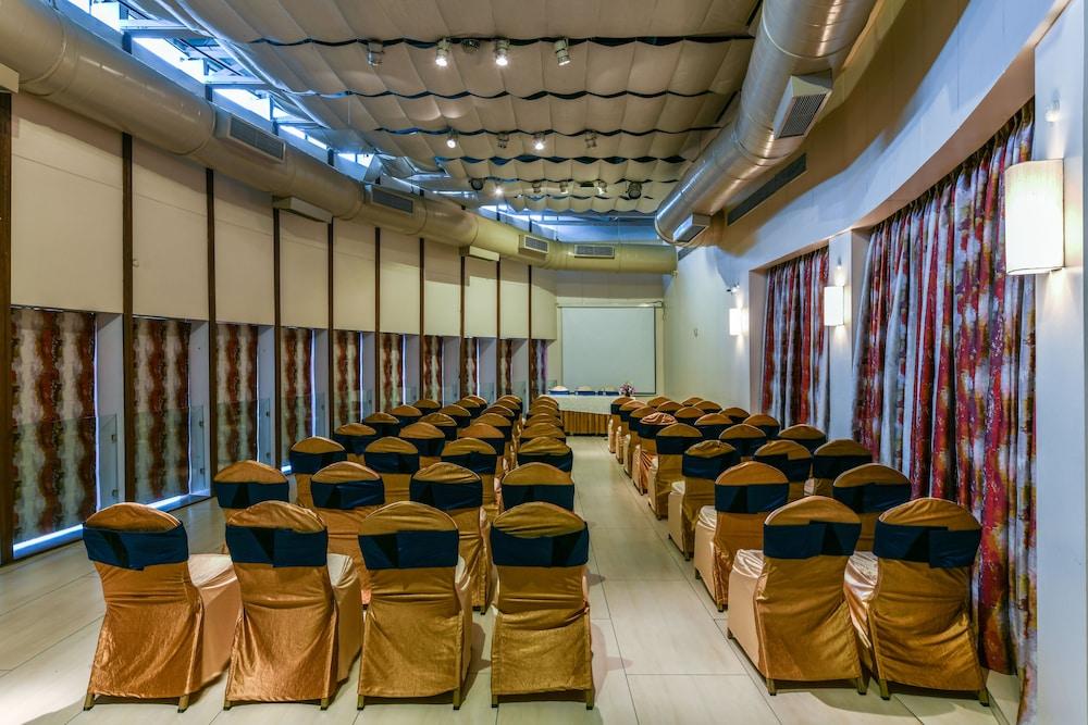 The Regale By Tunga Hotel Мумбай Екстериор снимка