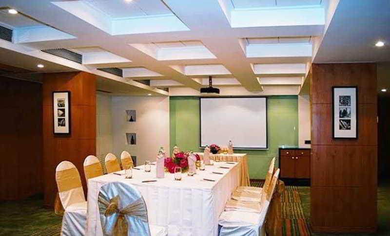 The Regale By Tunga Hotel Мумбай Екстериор снимка