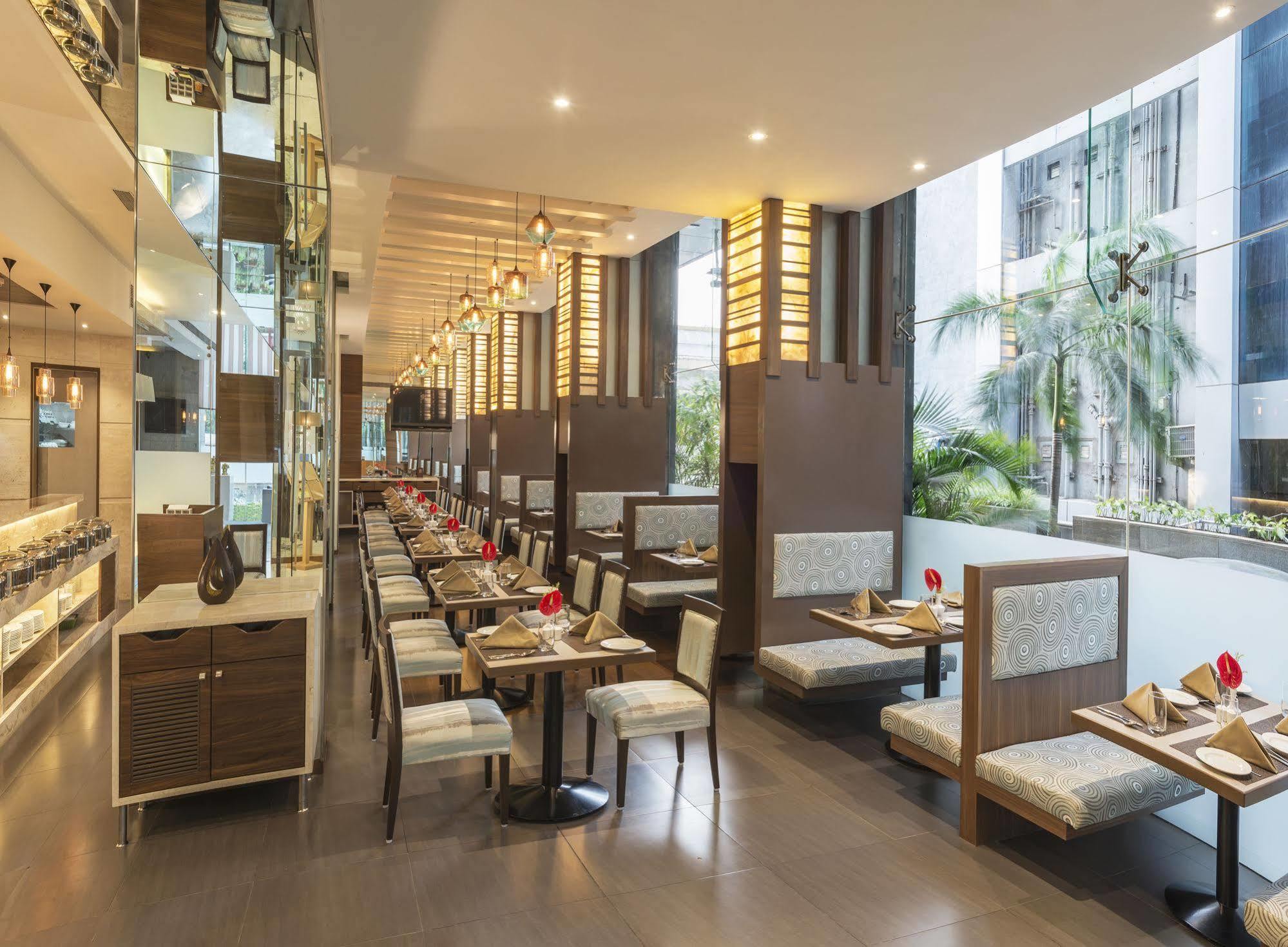 The Regale By Tunga Hotel Мумбай Екстериор снимка