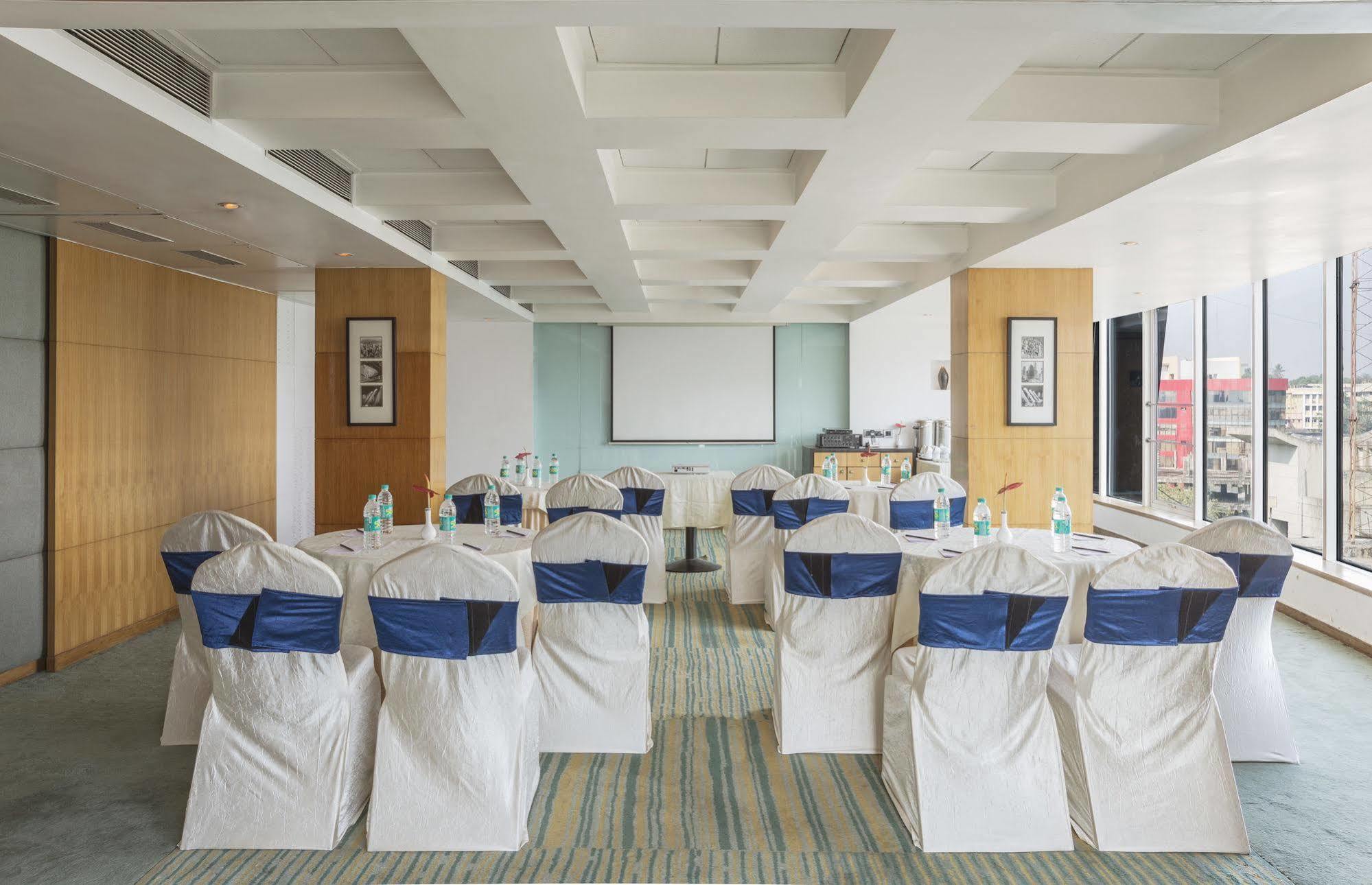 The Regale By Tunga Hotel Мумбай Екстериор снимка