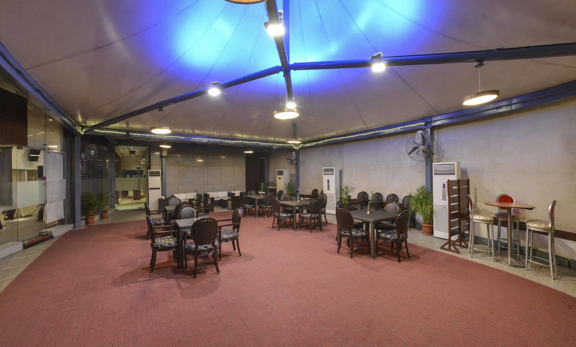 The Regale By Tunga Hotel Мумбай Екстериор снимка